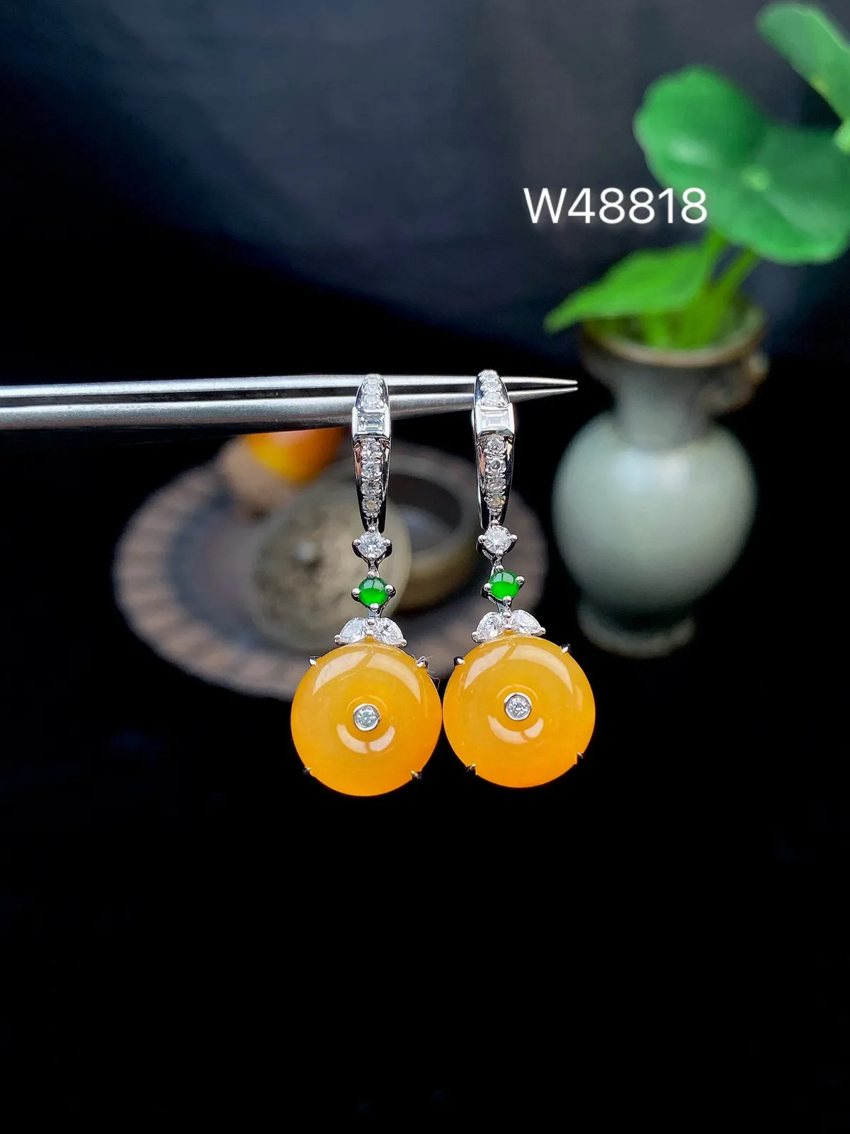 【冰种黄翡平安扣耳坠】质地细腻，种水上乘，纯净通透，收藏品质，18k金钻豪华镶嵌，裸石尺寸10.6*