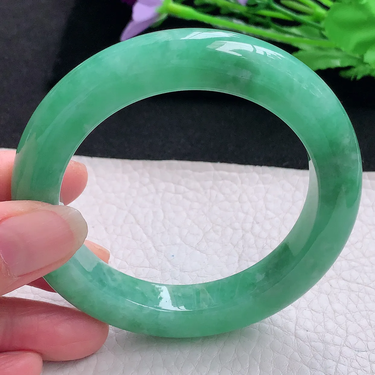 js自然光57*11.5*11平安镯 缅甸翡翠A货玉手镯满绿厚装宽边玉手环