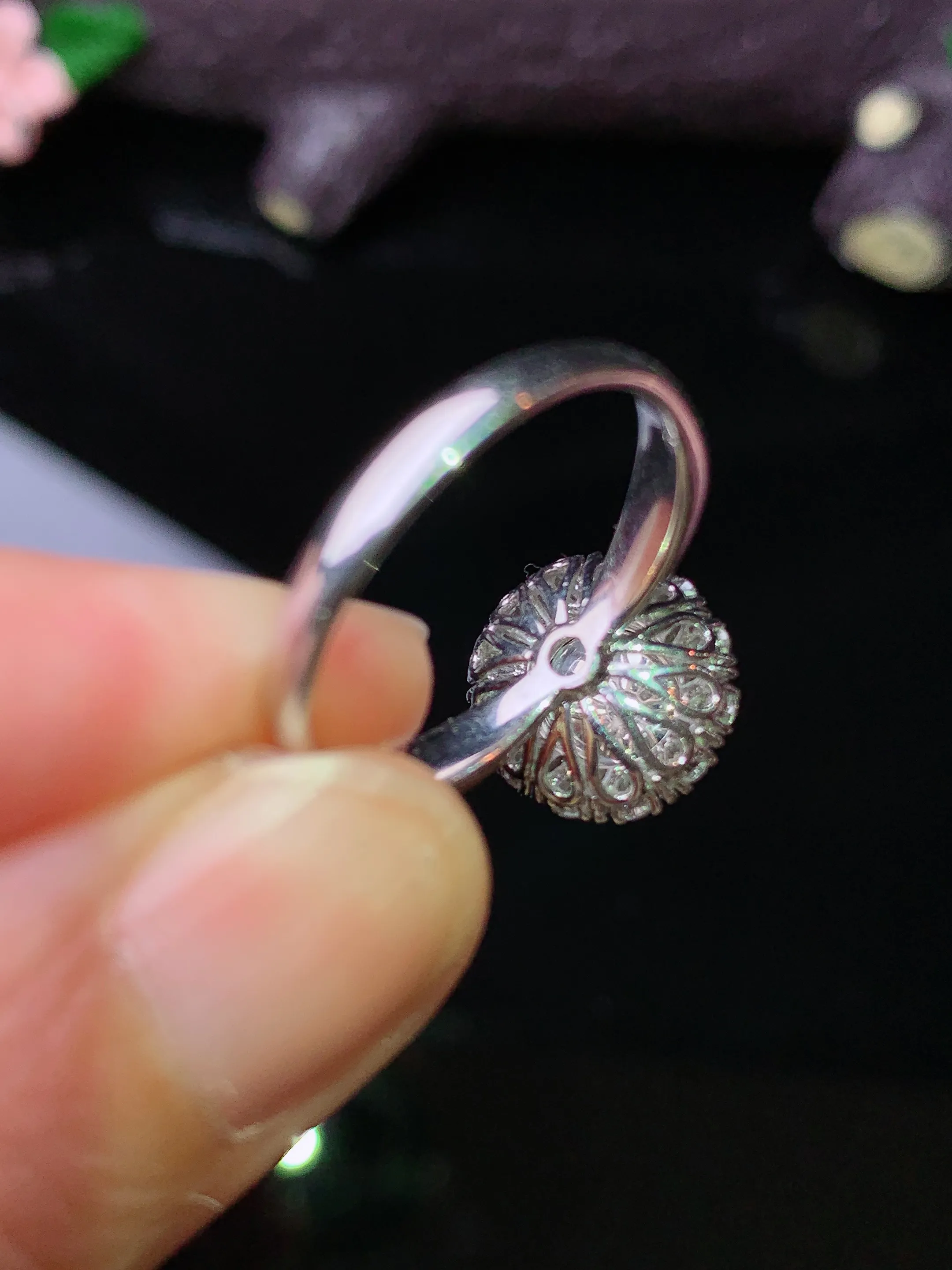 18k金钻镶嵌满绿蛋面戒指 玉质细腻 色泽清新艳丽 圈口14 整体尺寸12*11*9