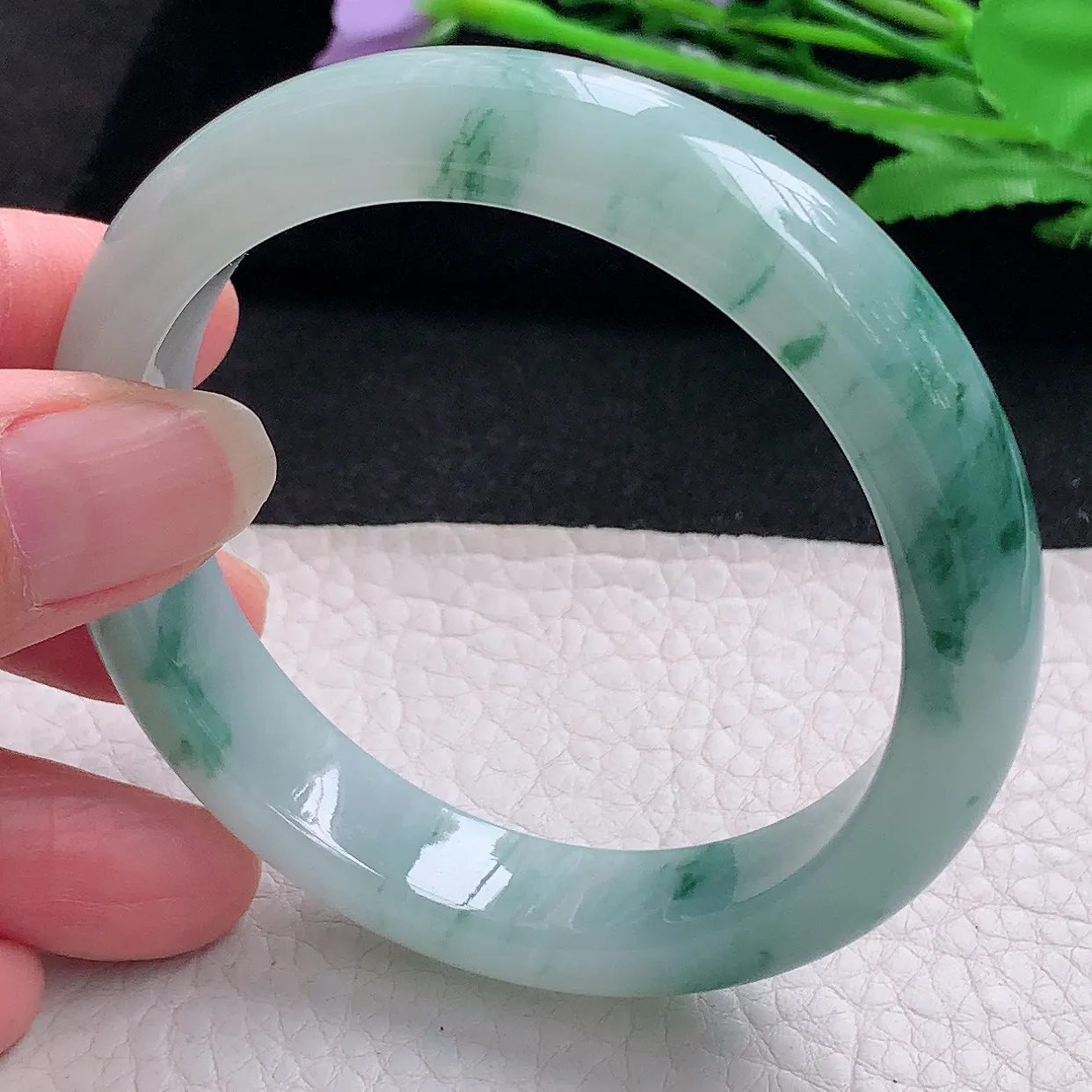 yh自然光56.5*12.6*8平安镯 缅甸翡翠A货玉手镯水润飘花宽边玉手环