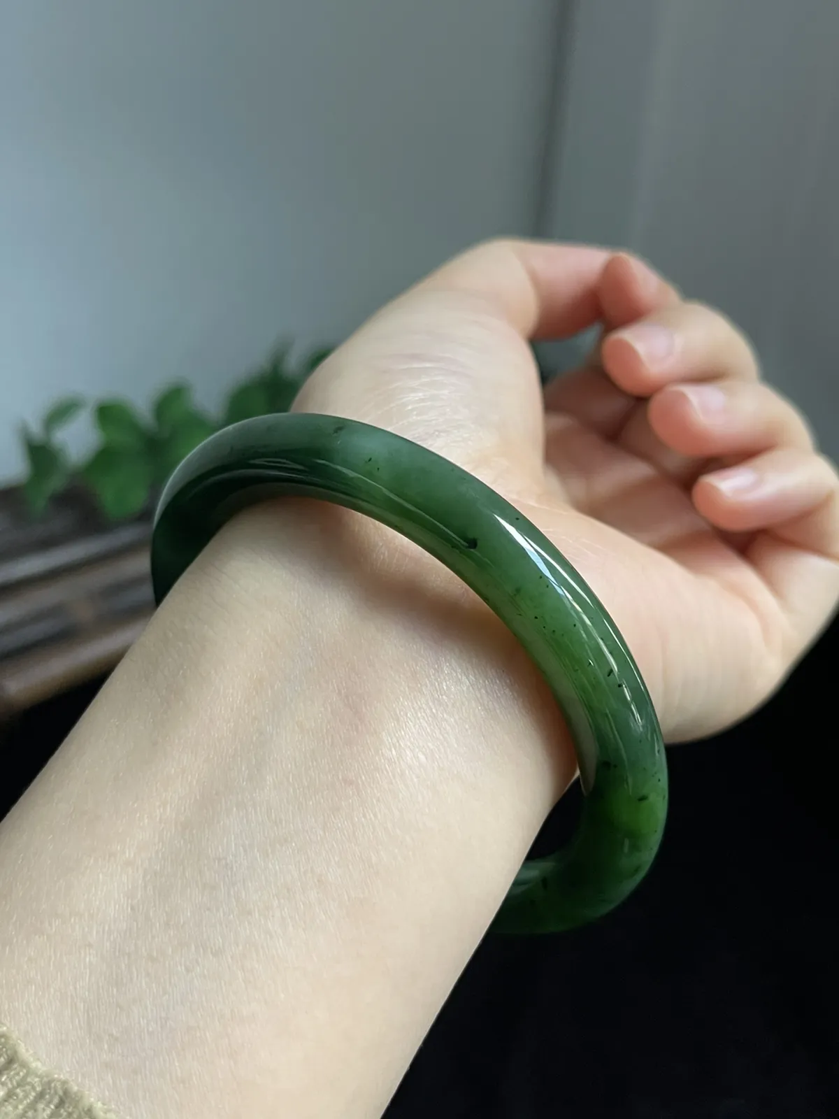 圆镯59.7圈口，和田玉（碧玉）手镯