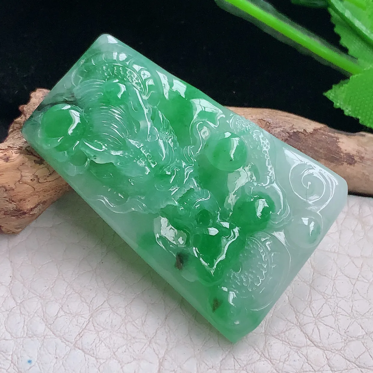 Xqa实拍46*30.5*6.8天然缅甸翡翠阳绿龙牌吊坠 飞龙在天项坠