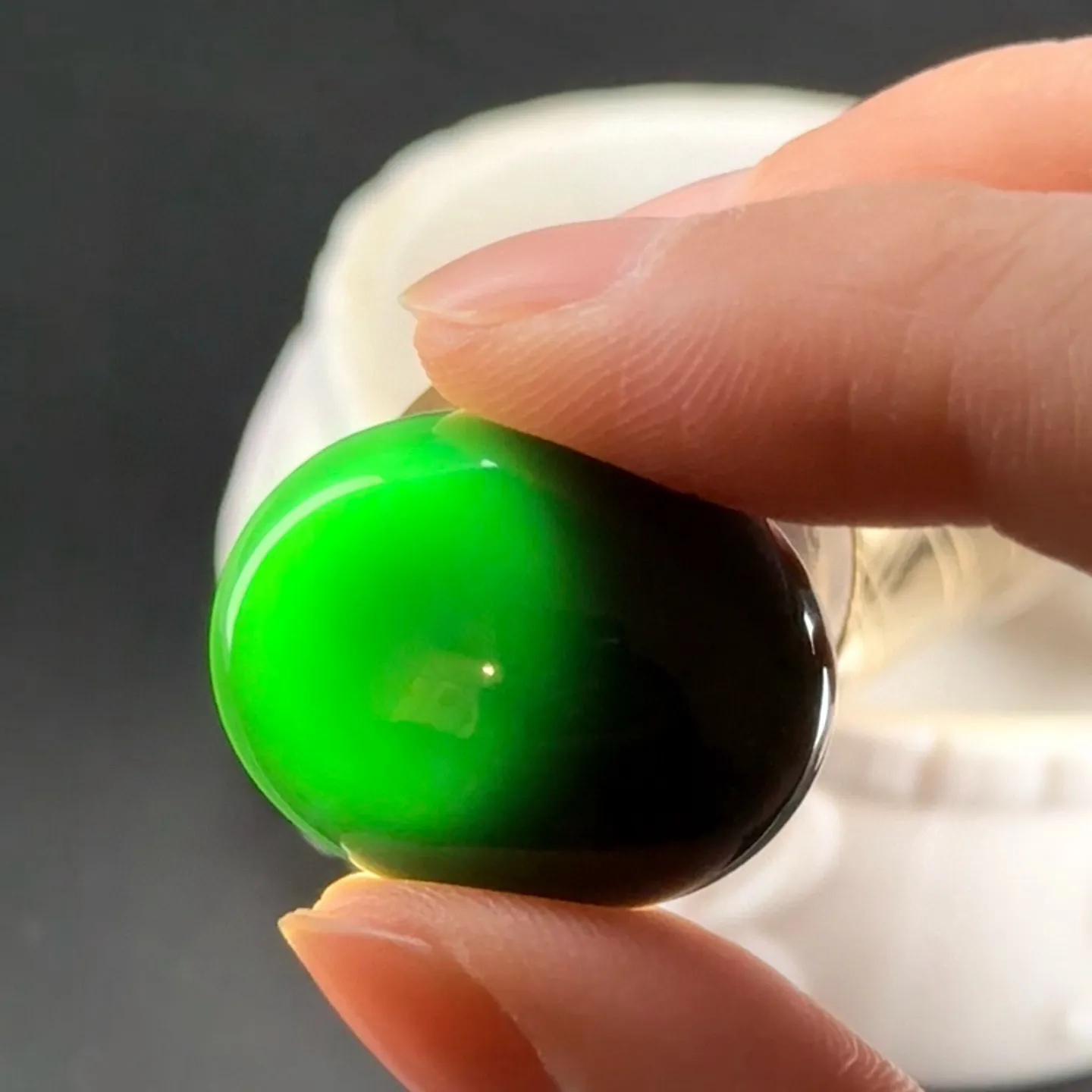 墨翠蛋面裸石 种好色正 黑度极好 打灯通透 油性十足 尺寸25.3