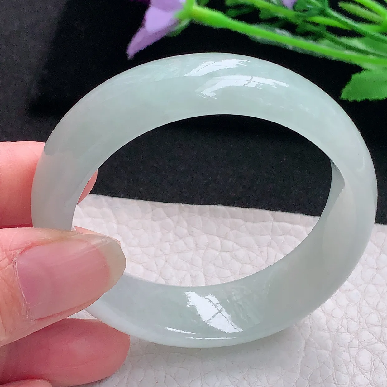 ee自然光56*49*15.5*7轮胎贵妃镯 翡翠A货玉手镯浅绿冰胶秀气玉手环