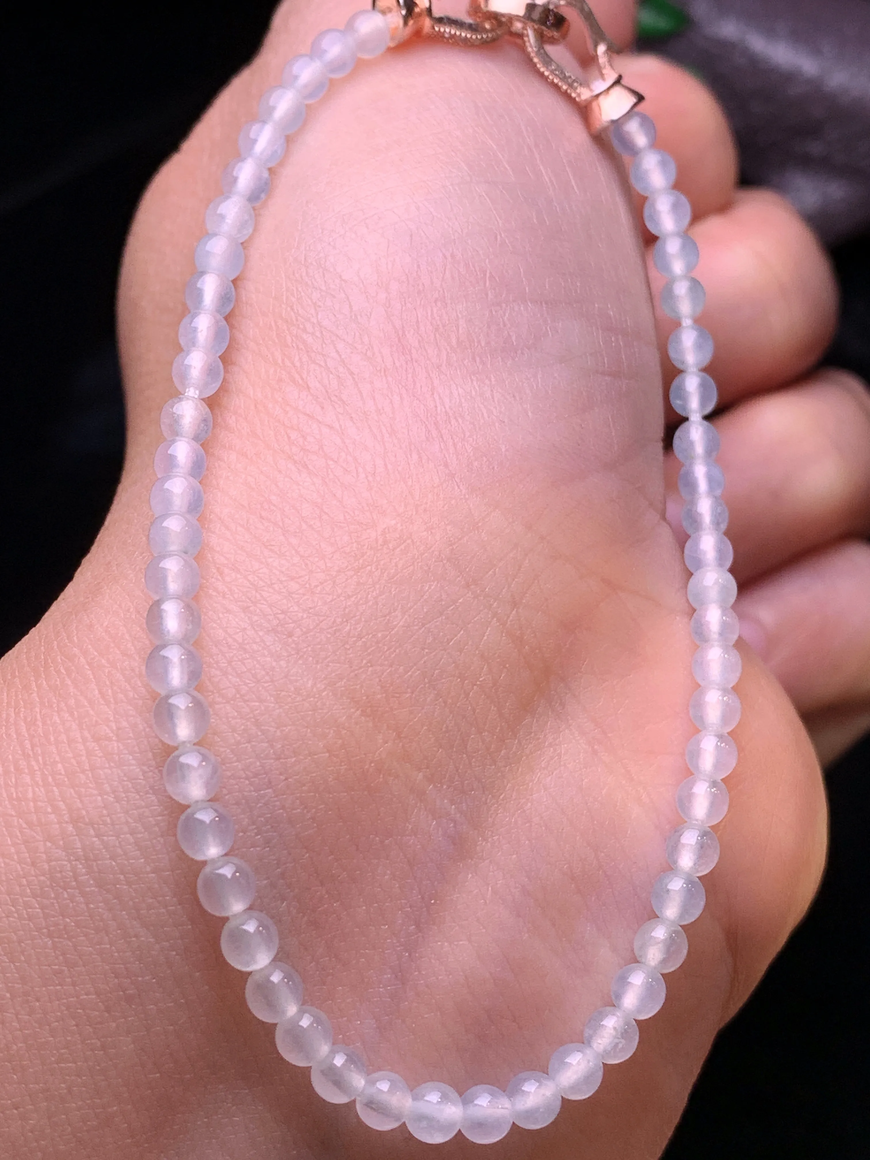 冰种圆珠手链 玉质细腻 色泽清新艳丽 整体尺寸3.2