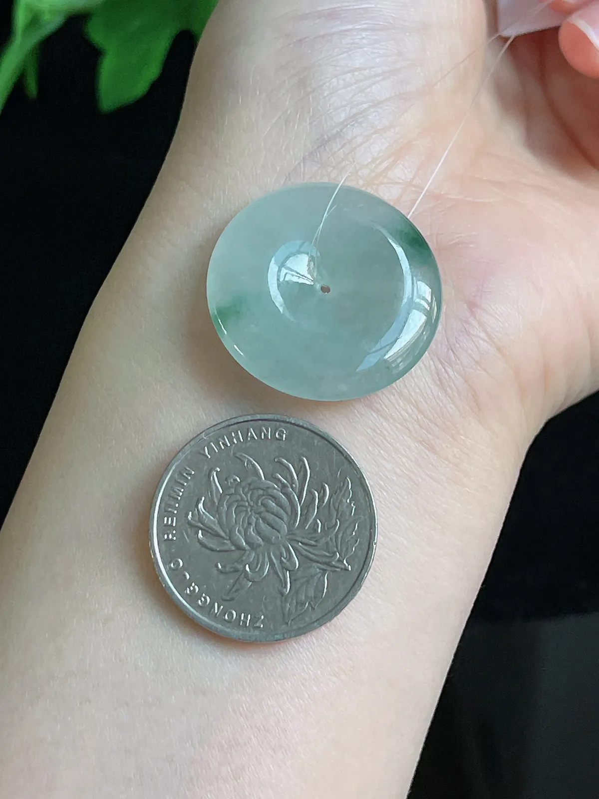 翡翠冰糯种淡绿色平安扣