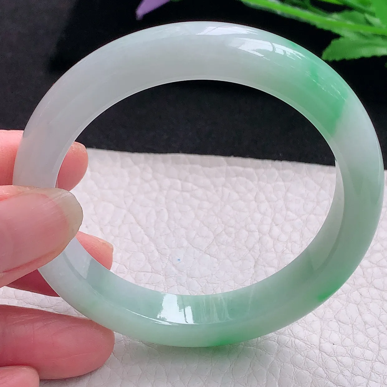 yh自然光55*11.2*8.3平安镯 缅甸翡翠A货玉手镯水润飘绿花宽边玉手环