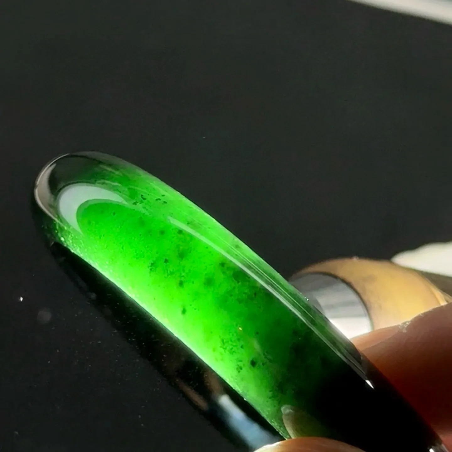 精品墨翠手镯 种好色正 黑度好 打灯通透 油性十足 圈口55.5