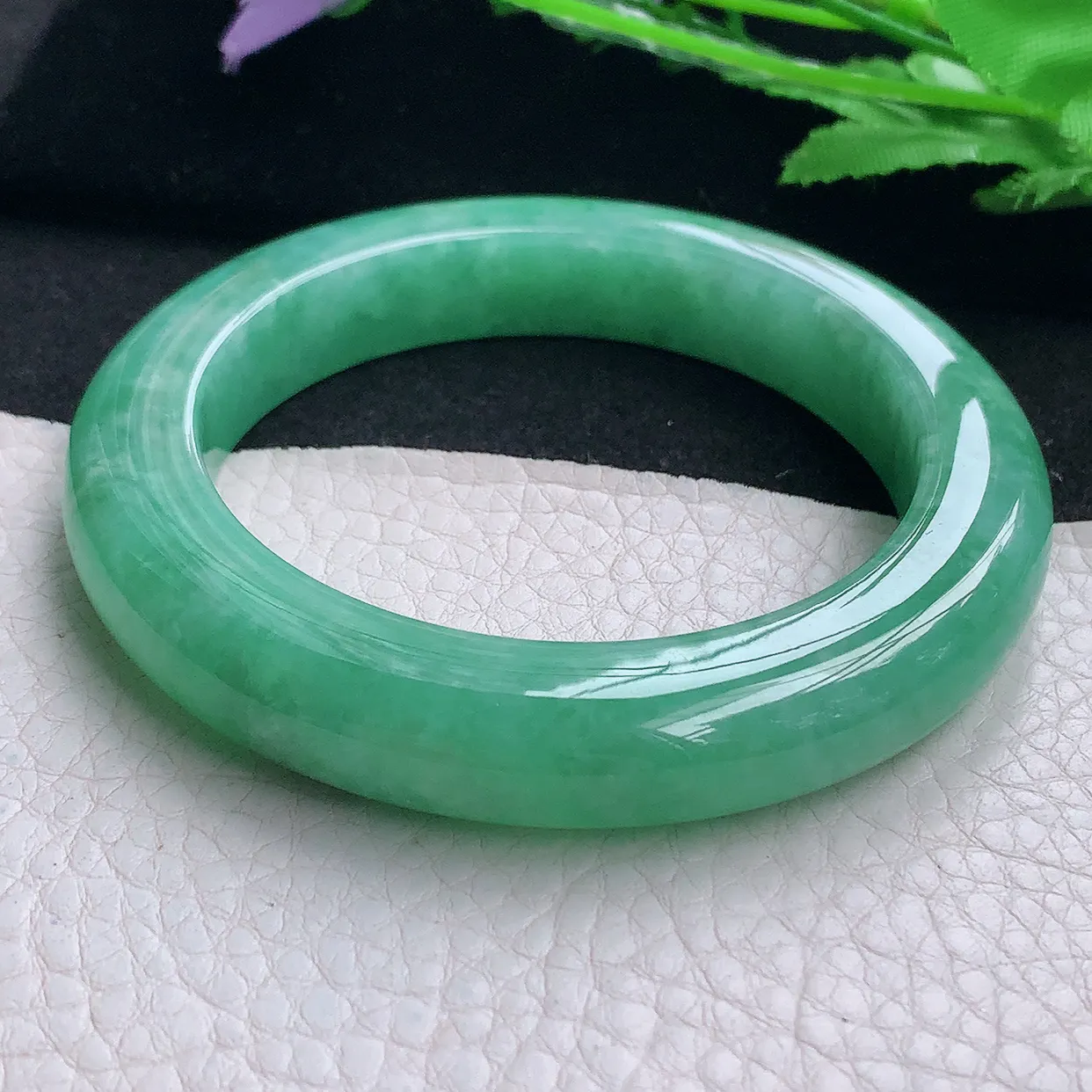 js自然光57*11.5*11平安镯 缅甸翡翠A货玉手镯满绿厚装宽边玉手环