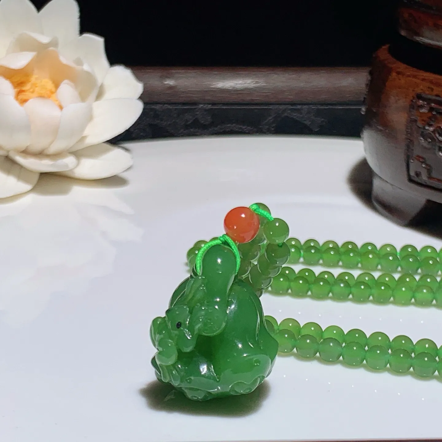 和田玉苹果绿俄罗斯碧玉呱呱来财挂件 尺寸24/21/21重26.5克，玉质细腻油润 底色纯净 脂粉好