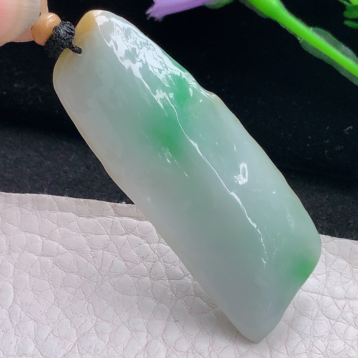 Mz实拍58*21.3*8.8缅甸翡翠随形飘绿吊坠