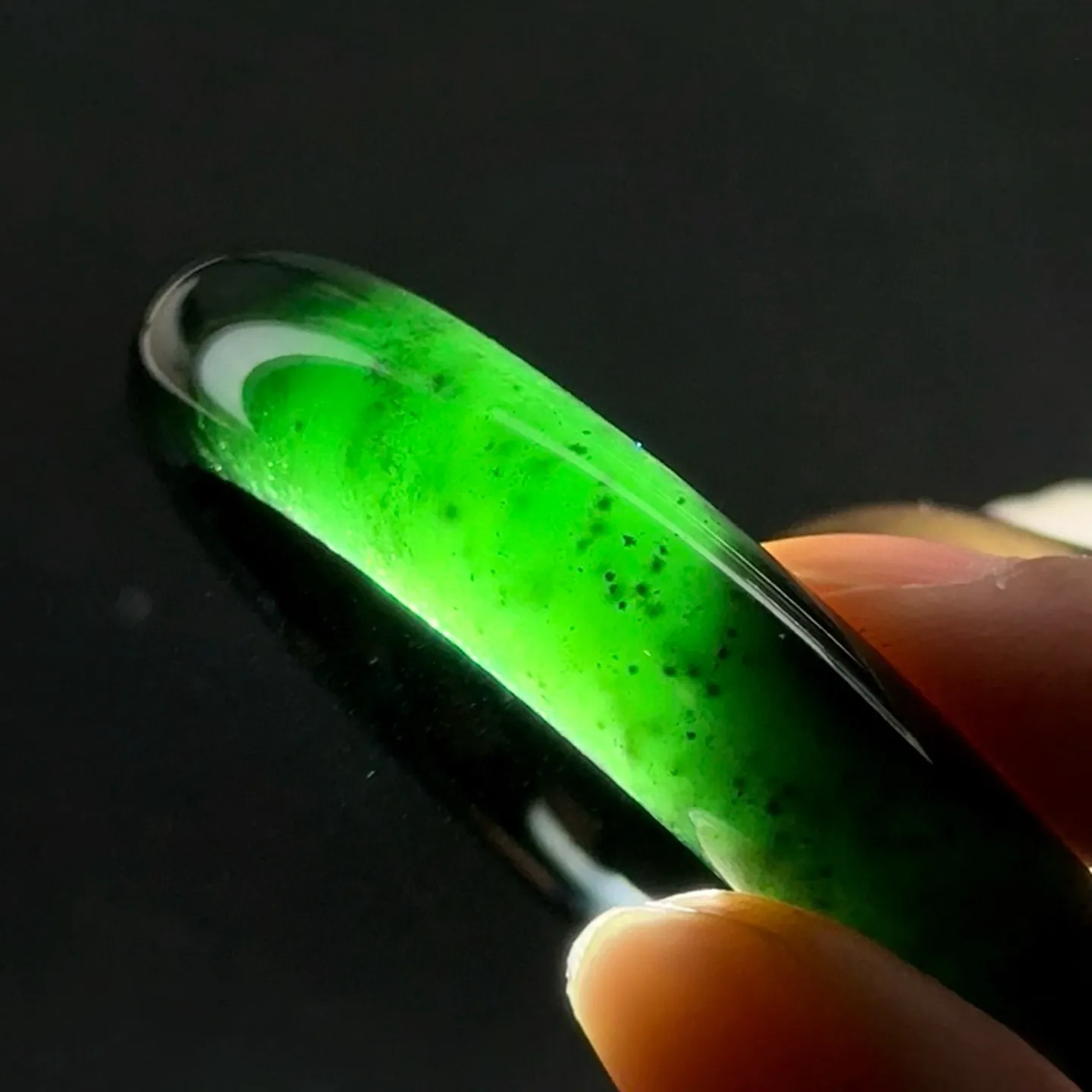 精品墨翠手镯 种好色正 黑度好 打灯通透 油性十足 圈口55.5