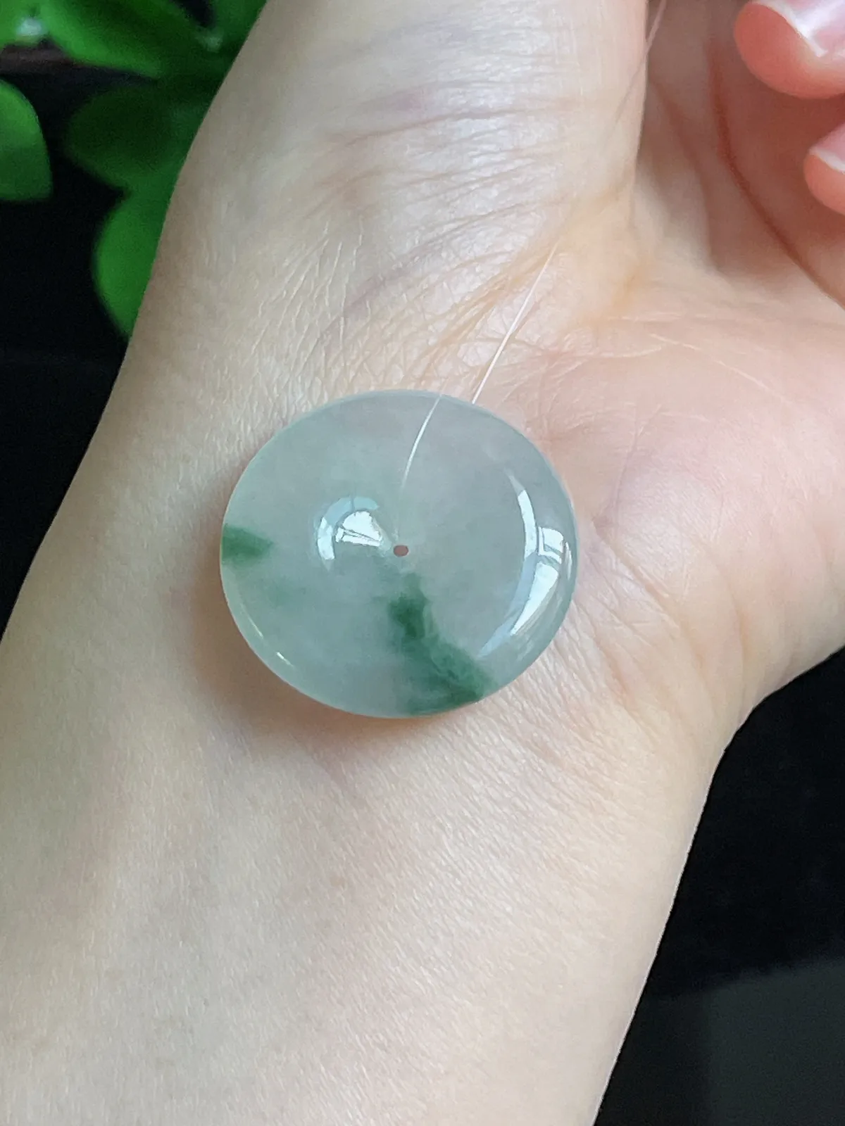 翡翠冰糯种飘绿平安扣