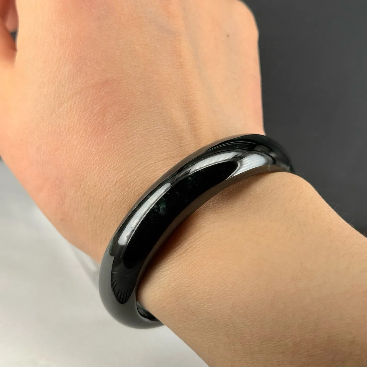 精品墨翠手镯 种好色正 黑度好 打灯通透 油性十足  圈口54.3