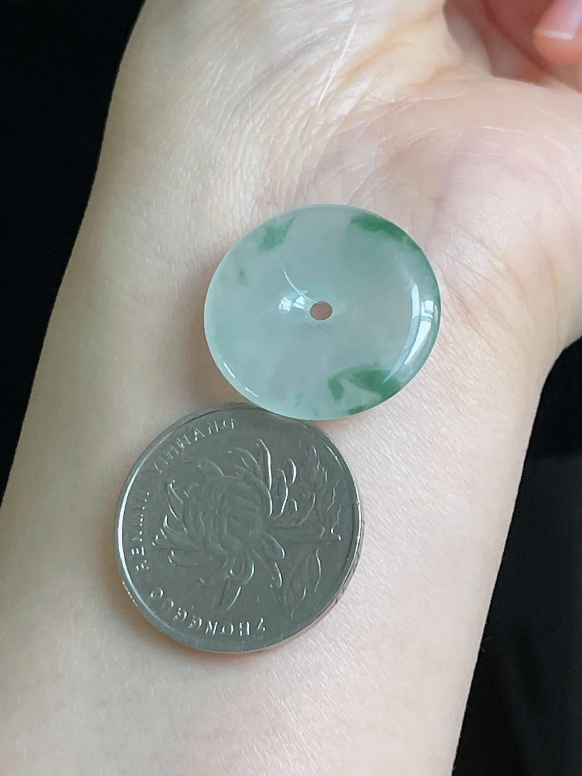 翡翠冰糯种淡绿色平安扣