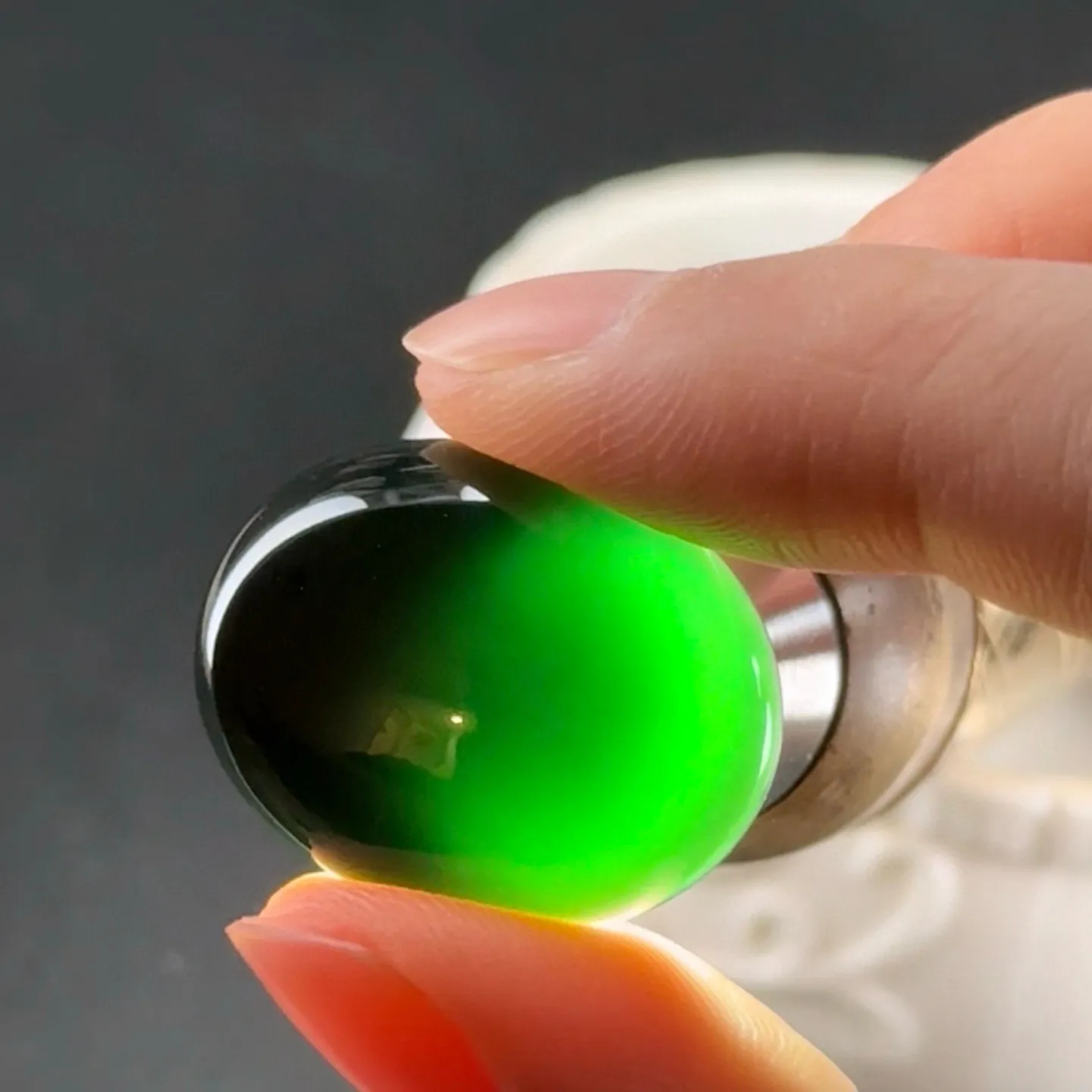 墨翠蛋面裸石 种好色正 黑度极好 打灯通透 油性十足 尺寸25.3