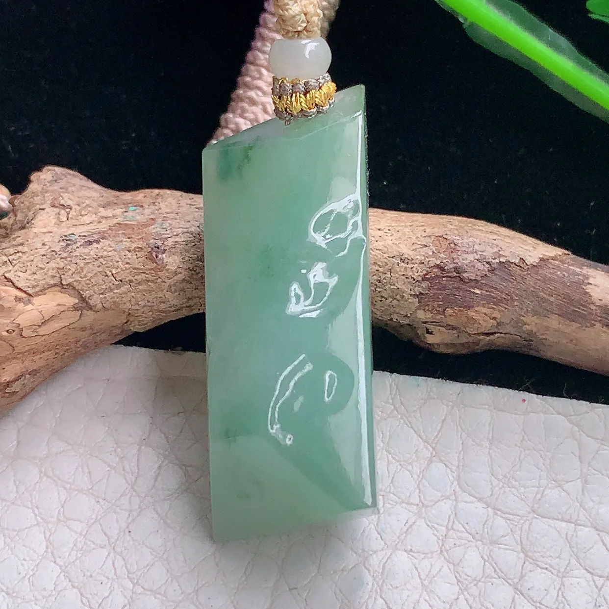 Mz实拍39*14*11.5缅甸翡翠随形吊坠 浅绿平安坠