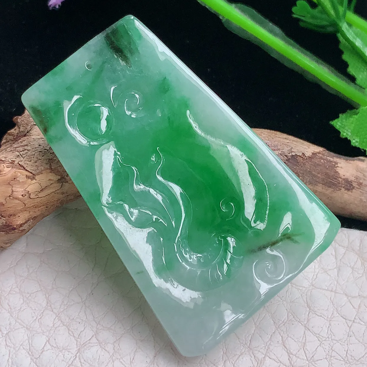 Xqa实拍46*30.5*6.8天然缅甸翡翠阳绿龙牌吊坠 飞龙在天项坠