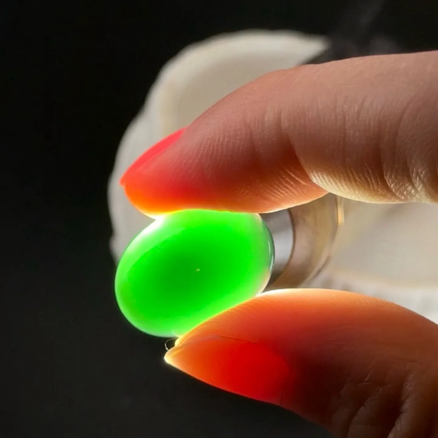 精品墨翠蛋面裸石 种好色正 黑度极好 打灯通透 油性十足 尺寸19.1