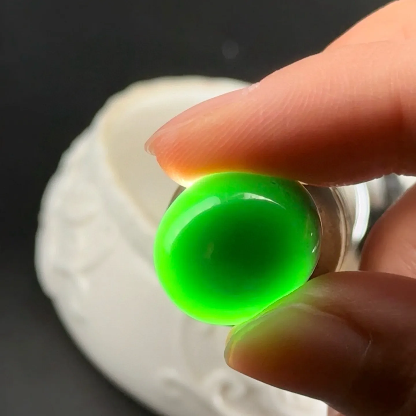 精品墨翠蛋面裸石 种好色正 黑度极好 打灯通透油性十足  尺寸18.2