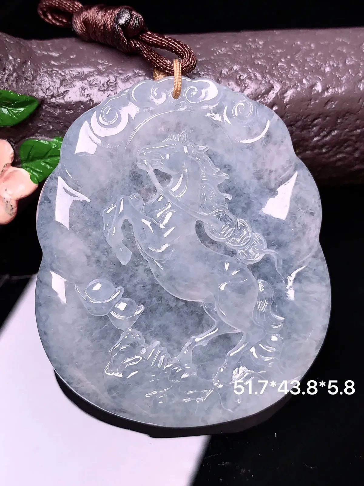 生肖马吊坠 玉质细腻 色泽清新艳丽 整体尺寸51.7*43.8*5.8