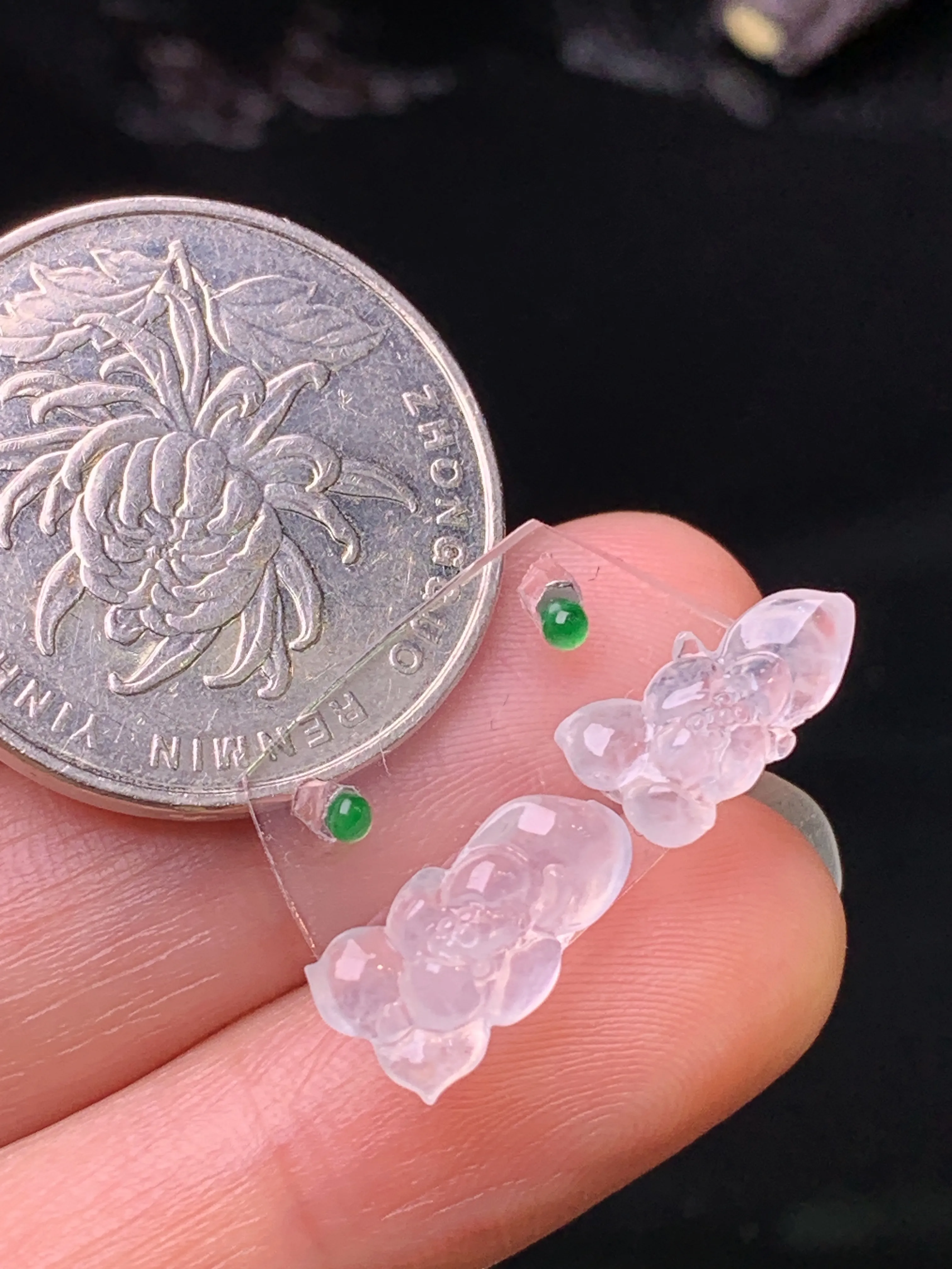 镶嵌款 冰种莲花一对 玉质细腻 色泽清新艳丽 整体尺寸6.3*13.2*3.6