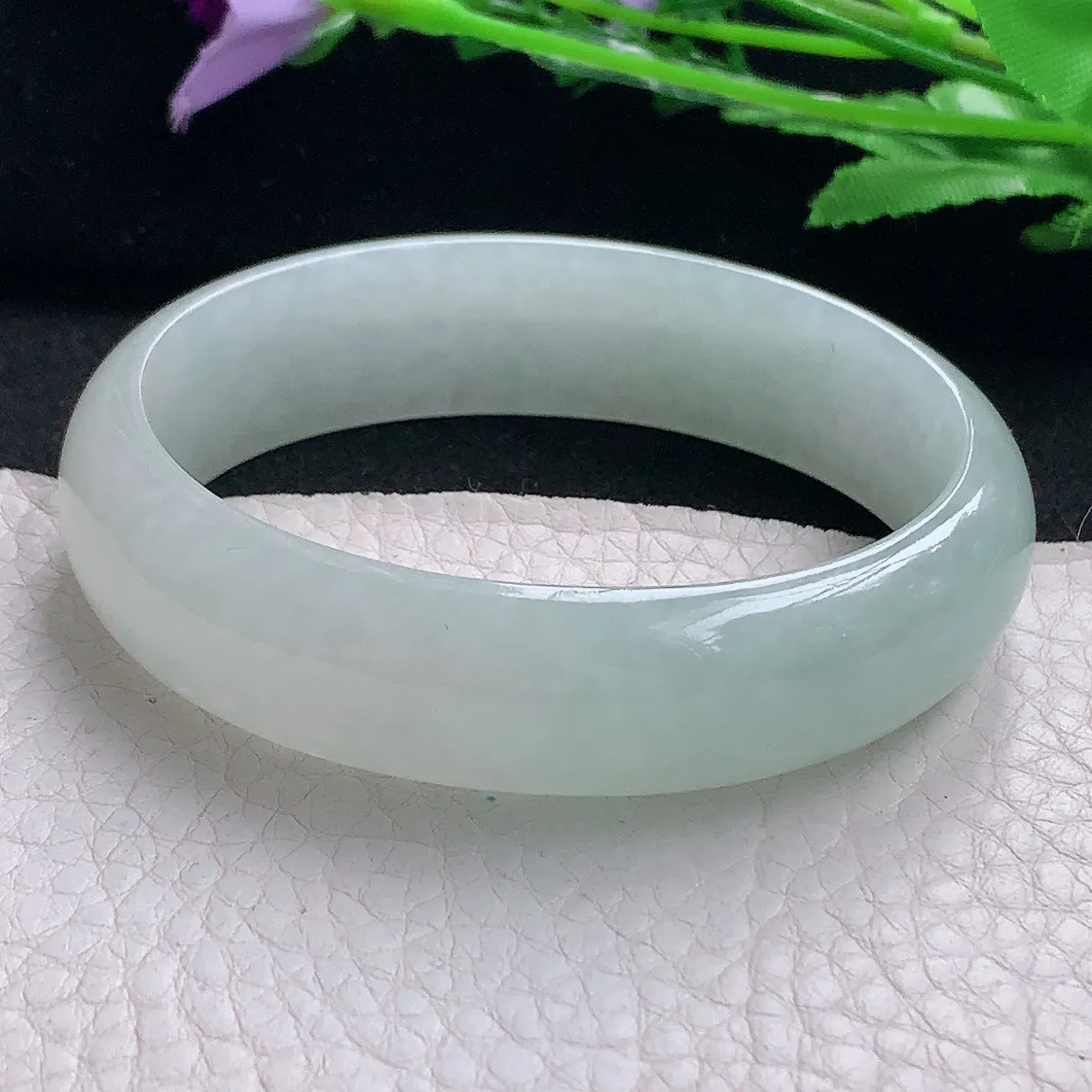 ee自然光56*49*15.5*7轮胎贵妃镯 翡翠A货玉手镯浅绿冰胶秀气玉手环