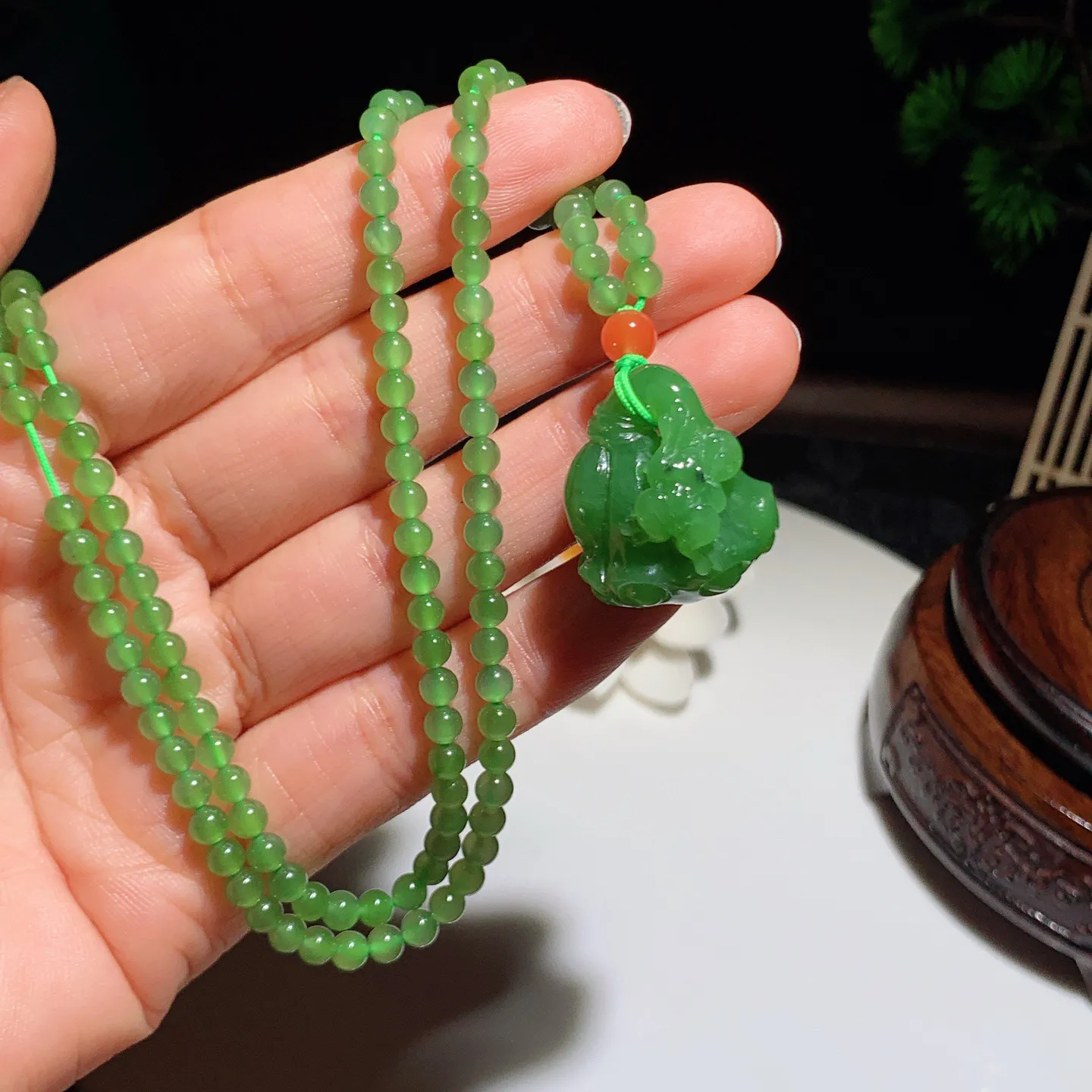 和田玉苹果绿俄罗斯碧玉呱呱来财挂件 尺寸24/21/21重26.5克，玉质细腻油润 底色纯净 脂粉好，品质好！lt251223