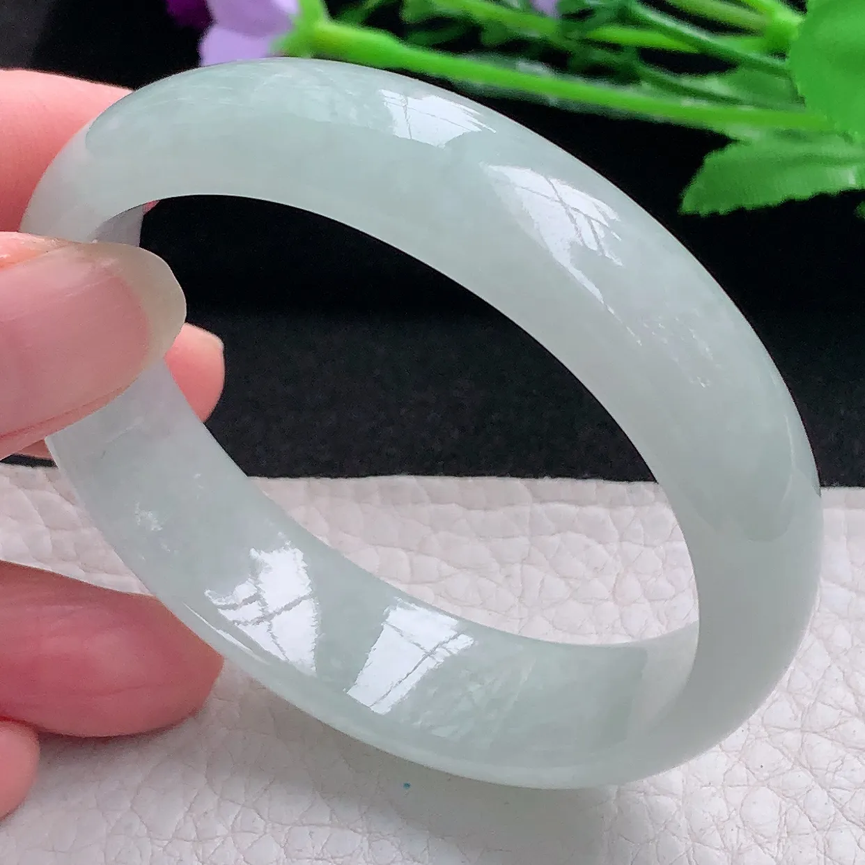 ee自然光56*49*15.5*7轮胎贵妃镯 翡翠A货玉手镯浅绿冰胶秀气玉手环