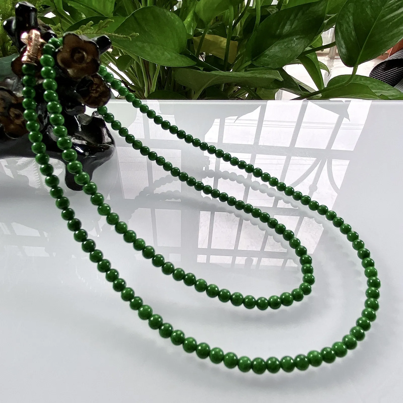 缅甸天然翡翠A货，卡4.2水润满绿辣绿小米珠小圆珠项链手链，尺寸：4.2mm/158颗，长度610mm，重量：18.93g