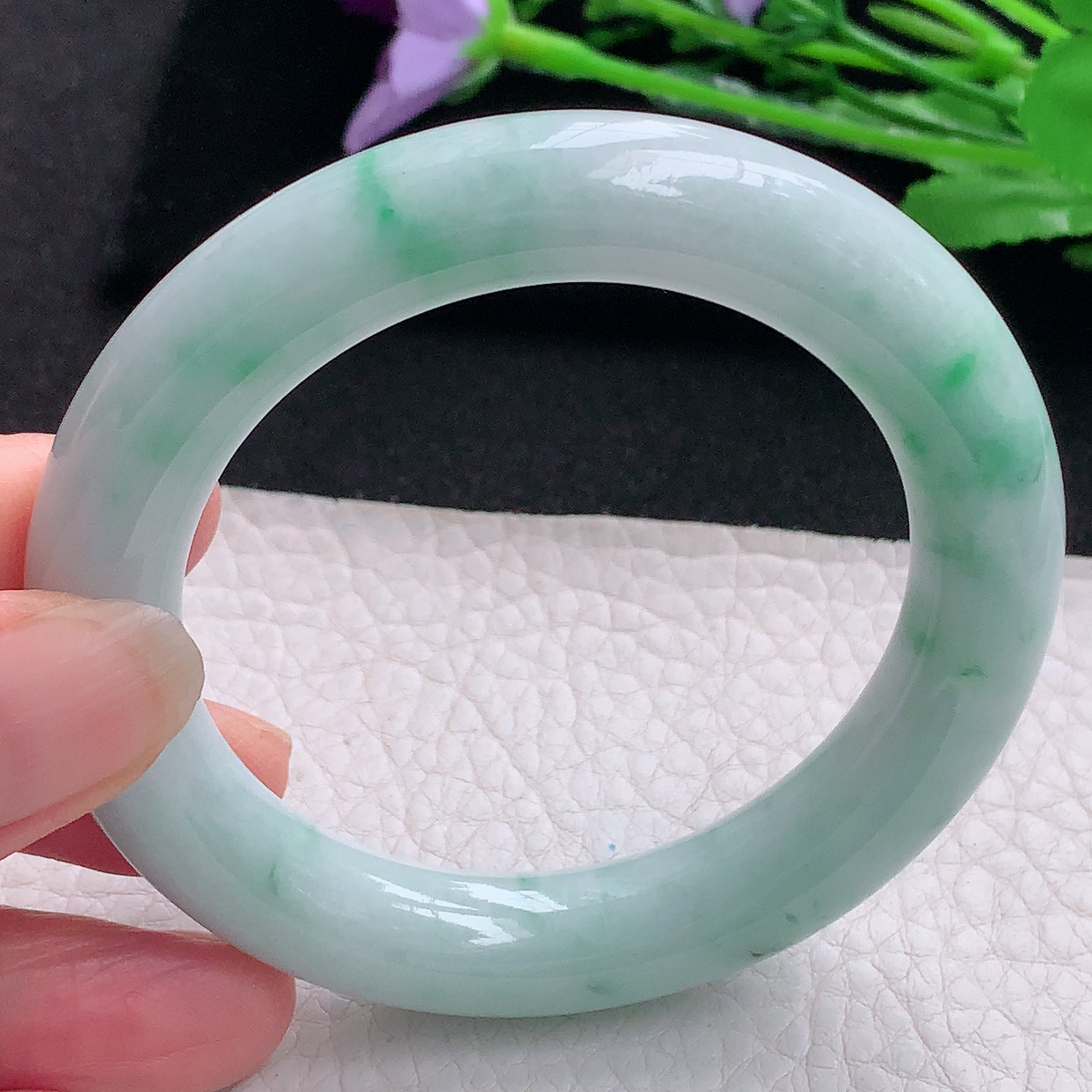 ee小圈口52.5*11.3*11胖圆镯 翡翠A货玉手镯水润飘绿圆条玉手环