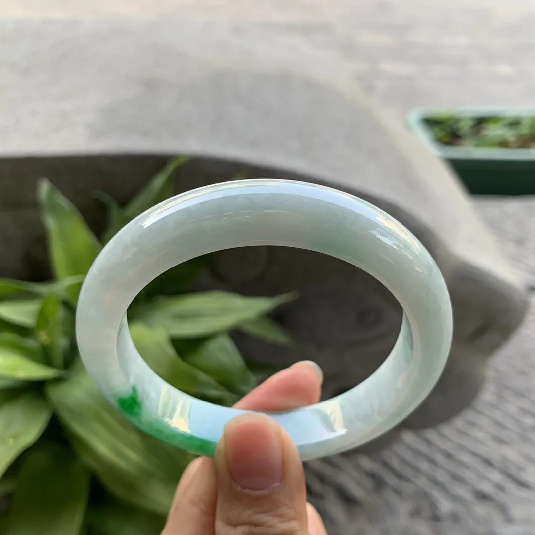 圈口56.5-11.8-8.3 【飘辣绿正圈手镯】正圈56 57可戴