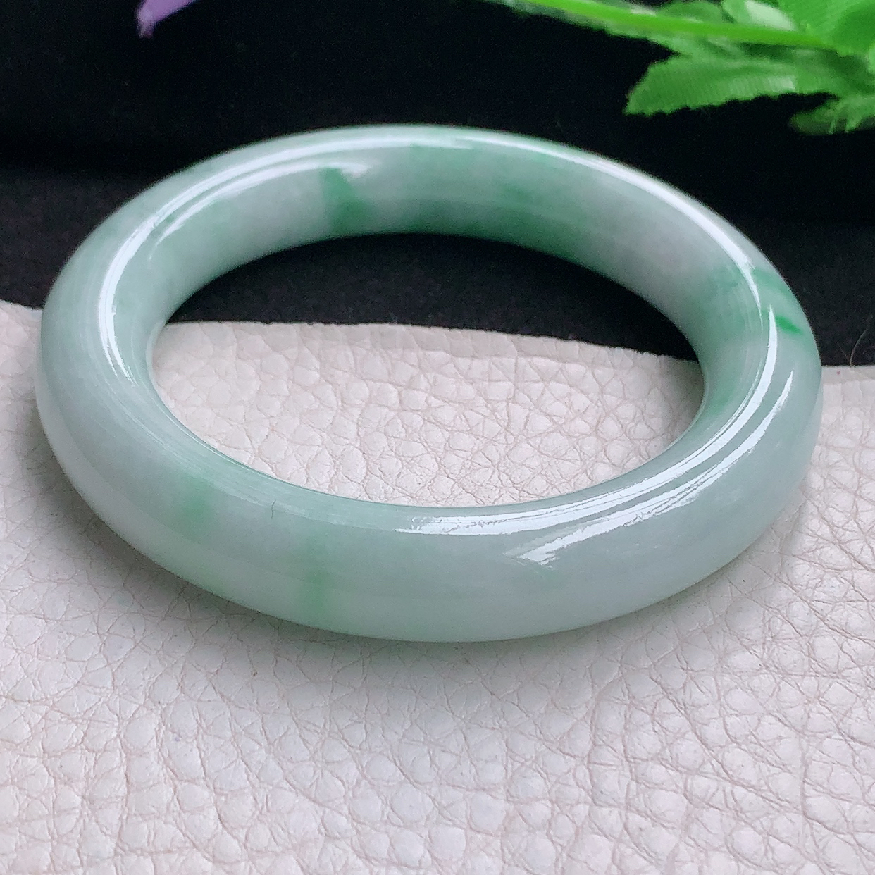 ee小圈口52.5*11.3*11胖圆镯 翡翠A货玉手镯水润飘绿圆条玉手环