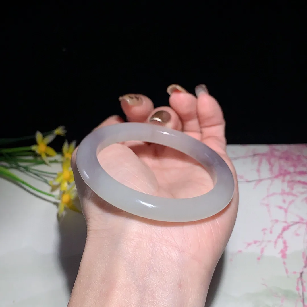 和田玉54圈口紫罗兰色手镯！白加紫！玉质细腻油润 底色纯净 无裂无黑 脂粉好，品质好！