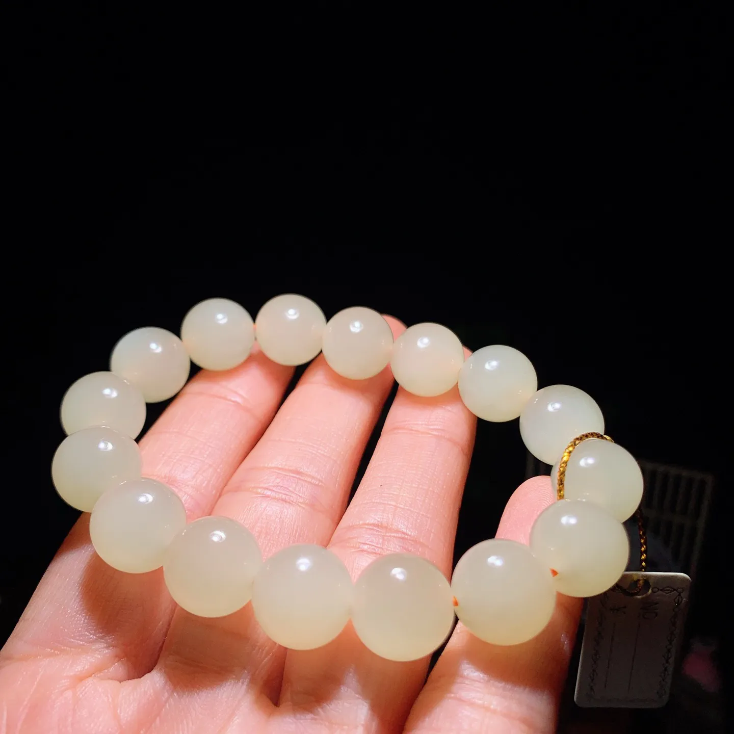 和田玉高冰蜂蜜水手串。单颗尺寸12！玉质细腻油润 底色纯净 脂粉好，品质好！lt251223