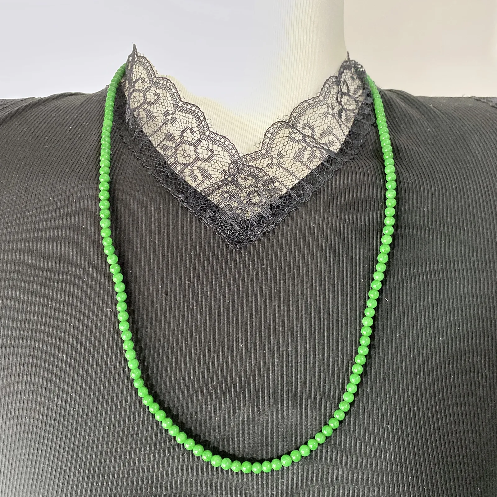 缅甸天然翡翠A货，卡4.2水润满绿阳绿小米珠小圆珠项链手链，尺寸：4.2mm/155颗，长度610mm，重量：19.07g