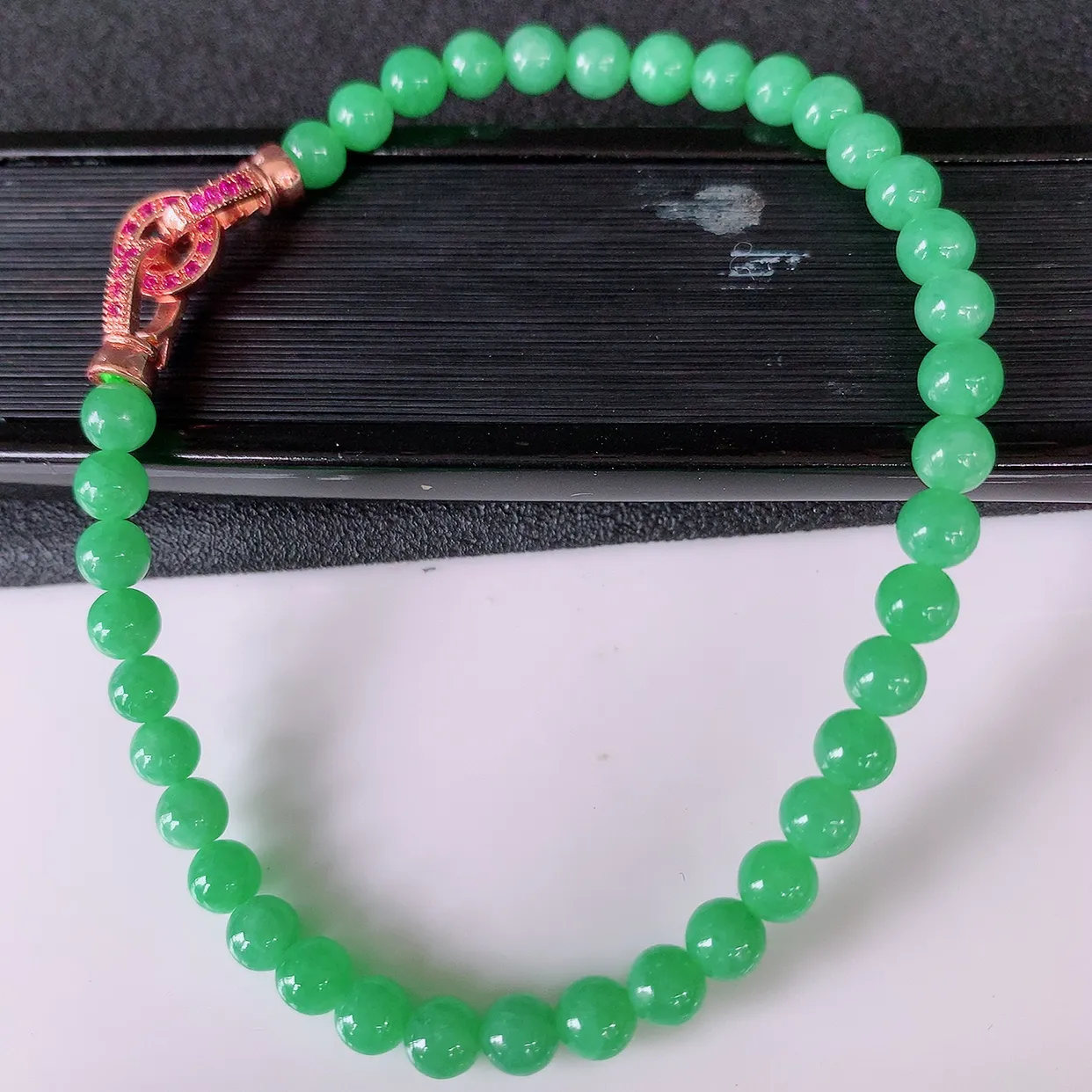 自然光实拍，冰润满绿翡翠手串手链，颜色丰富，料子细腻，高档大气，自戴送礼佳品！#001.1取一尺寸5mm