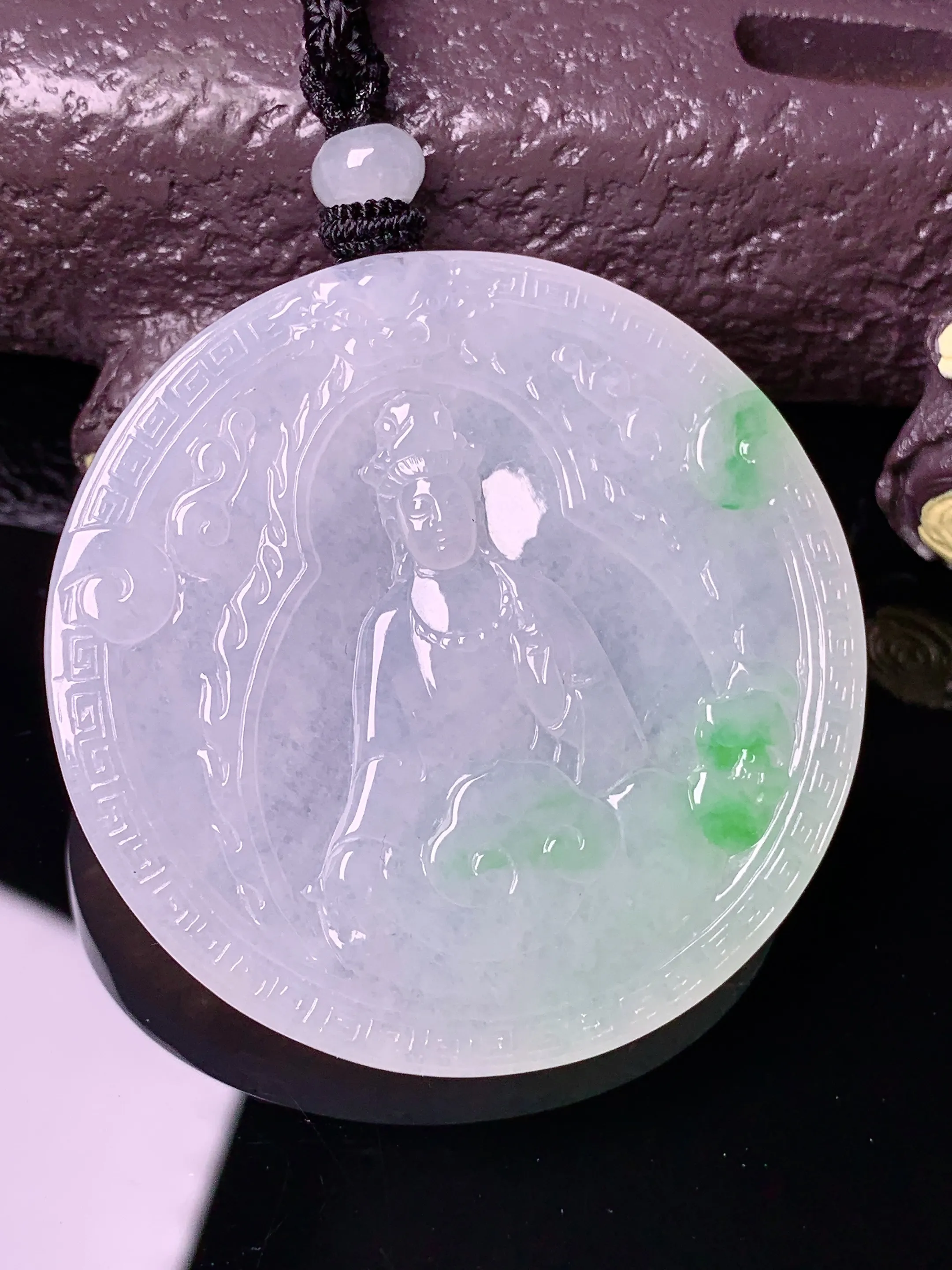 飘绿观音吊坠 玉质细腻 色泽清新艳丽 整体尺寸47.2*5