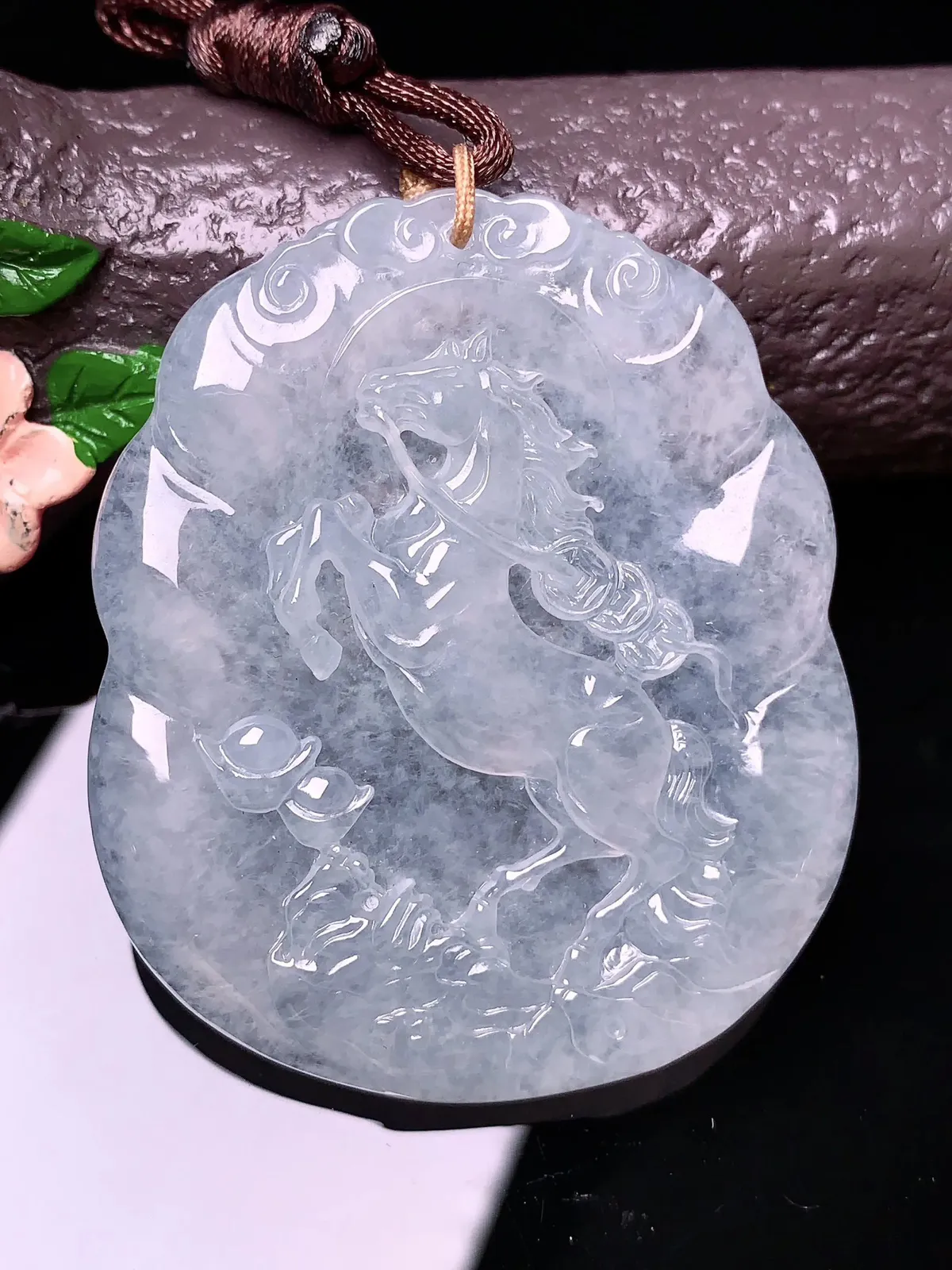 生肖马吊坠 玉质细腻 色泽清新艳丽 整体尺寸51.7*43.8*5.8