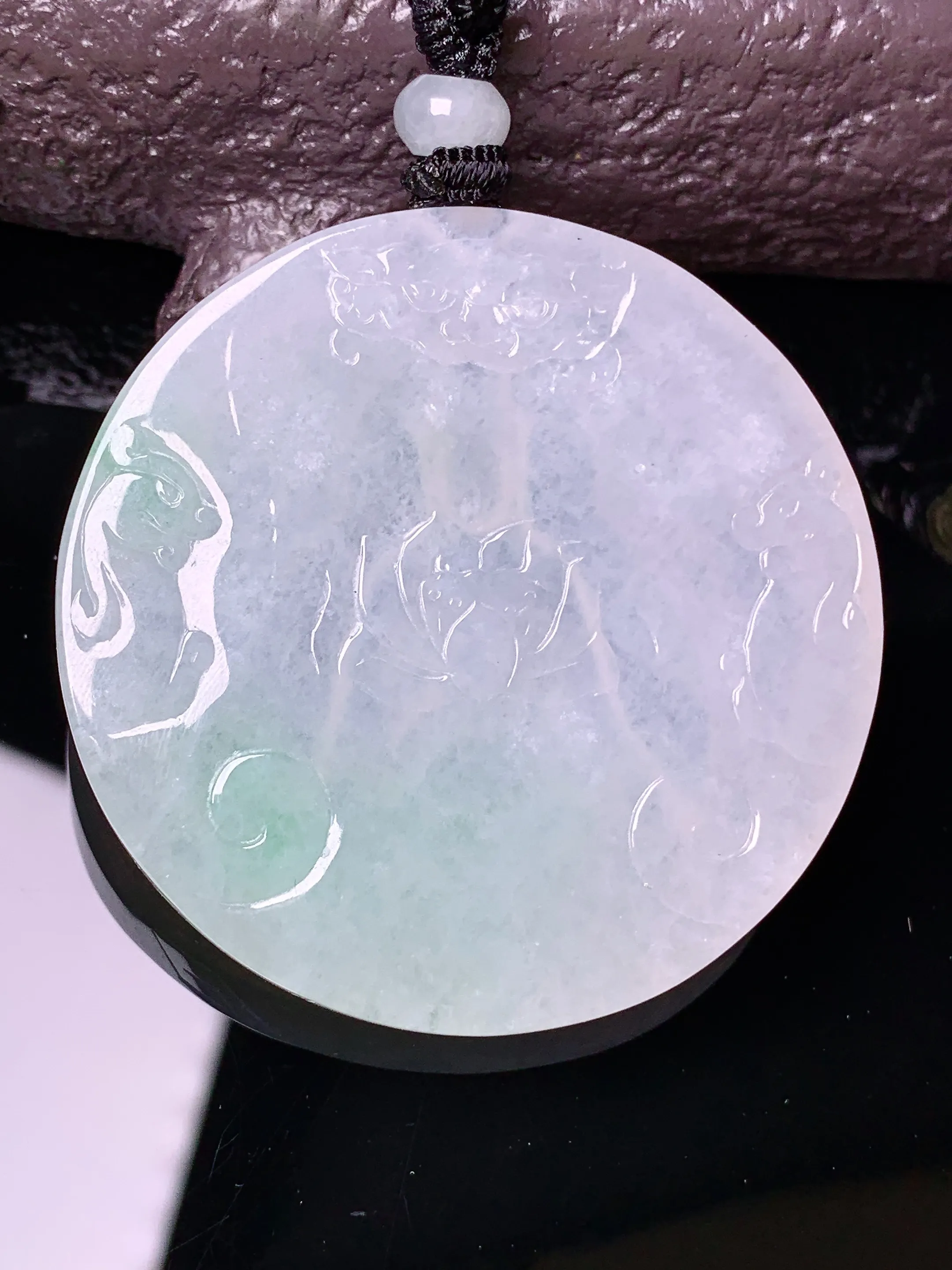 飘绿观音吊坠 玉质细腻 色泽清新艳丽 整体尺寸47.2*5