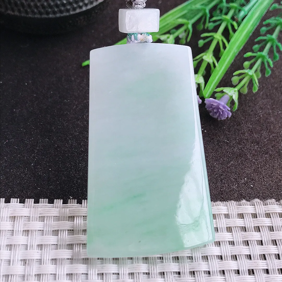 天然A货翡翠56.8/35.3/5老坑精美冰润浅绿色无事牌吊坠翡翠挂件