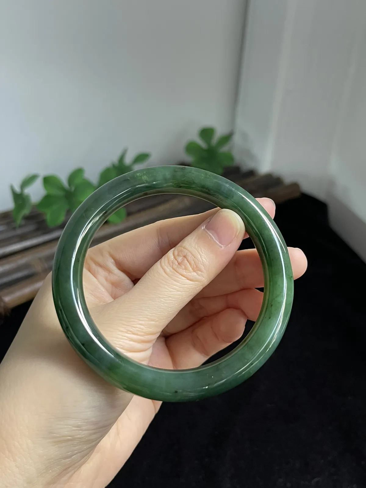 圆镯59.7圈口，和田玉（碧玉）手镯