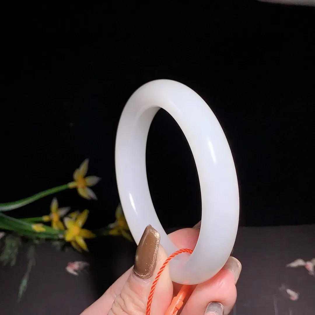 和田玉54.5圈口羊脂白手镯！玉质细腻油润 底色纯净 无裂无杂 脂粉好，品质高