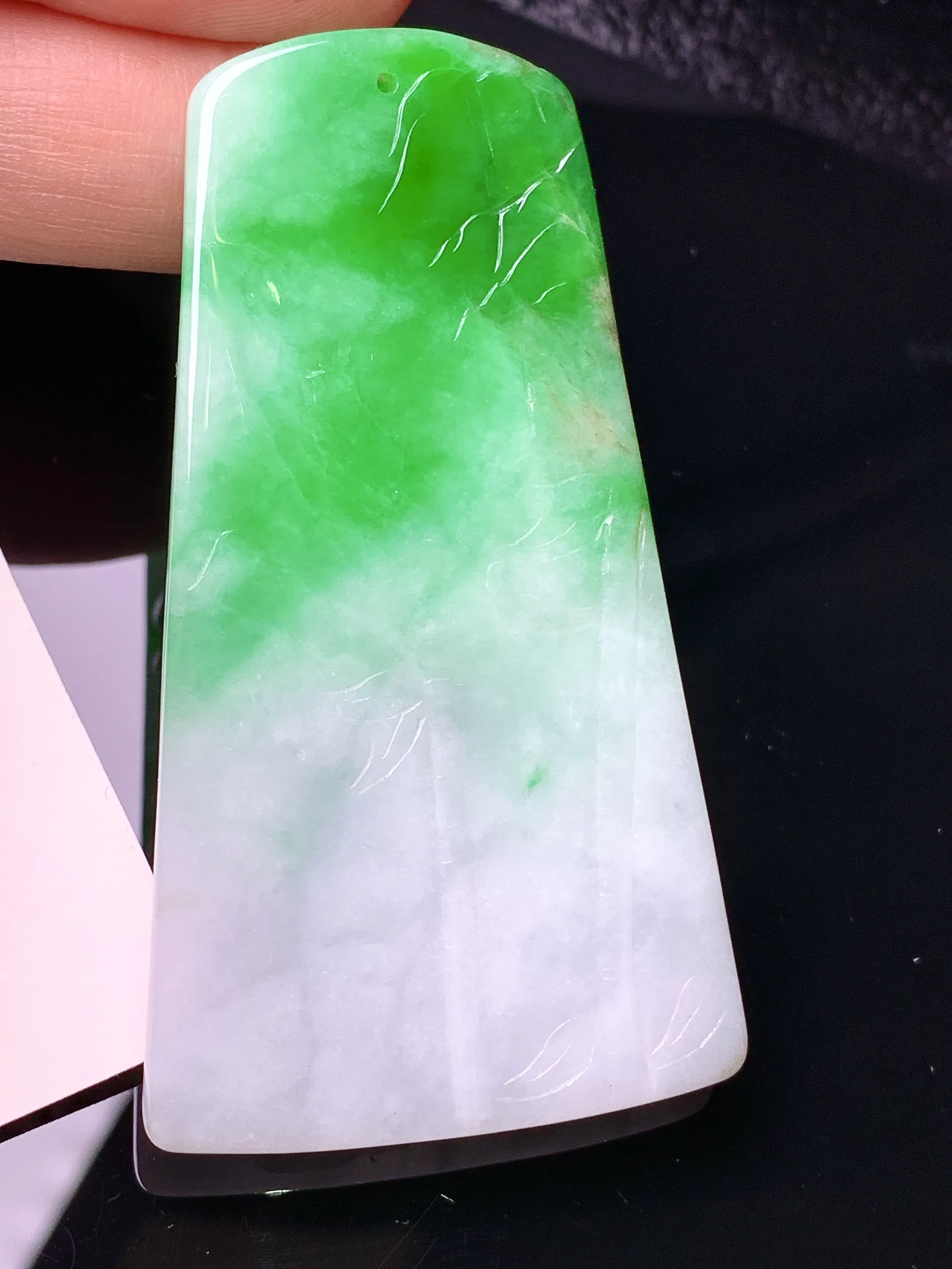 飘绿无相观音菩萨吊坠 玉质细腻 色泽清新艳丽 整体尺寸62*34.6*5.6