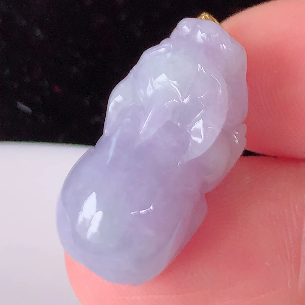 自然光实拍  18K金镶紫罗兰翡翠招财貔貅吊坠，民间有“一摸貔貅运程旺盛 再摸貔貅财运滚滚  三摸貔貅平步青云 ” 的美好祝愿。#802.2 整体 30 裸石25*12-11.5mm