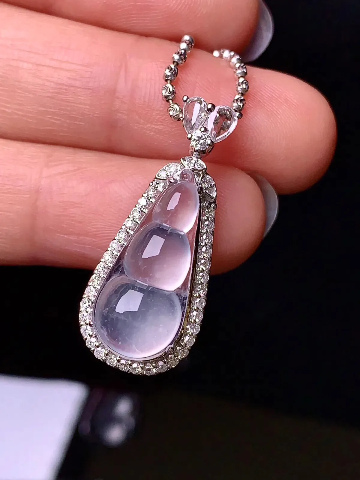 18 K金钻镶嵌高冰种四季豆吊坠 冰透起光 饱满 尺寸28*12.1*10