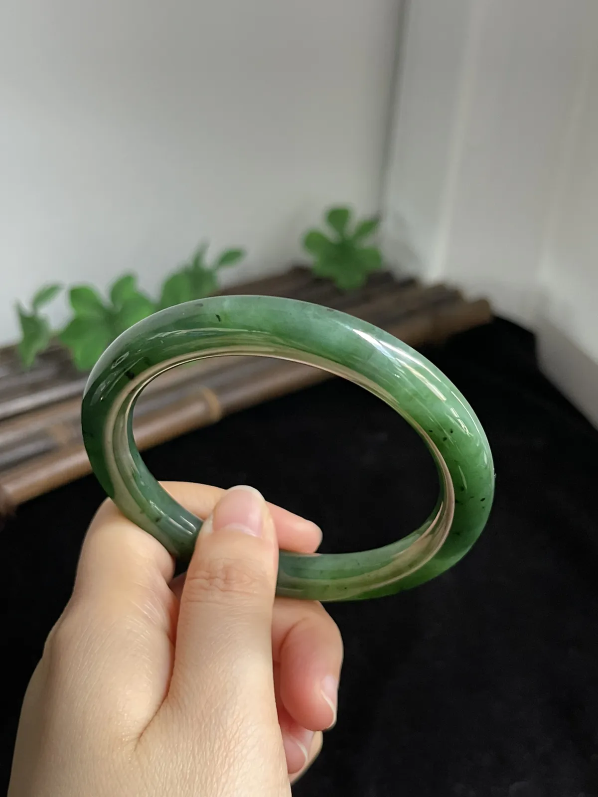 圆镯59.7圈口，和田玉（碧玉）手镯