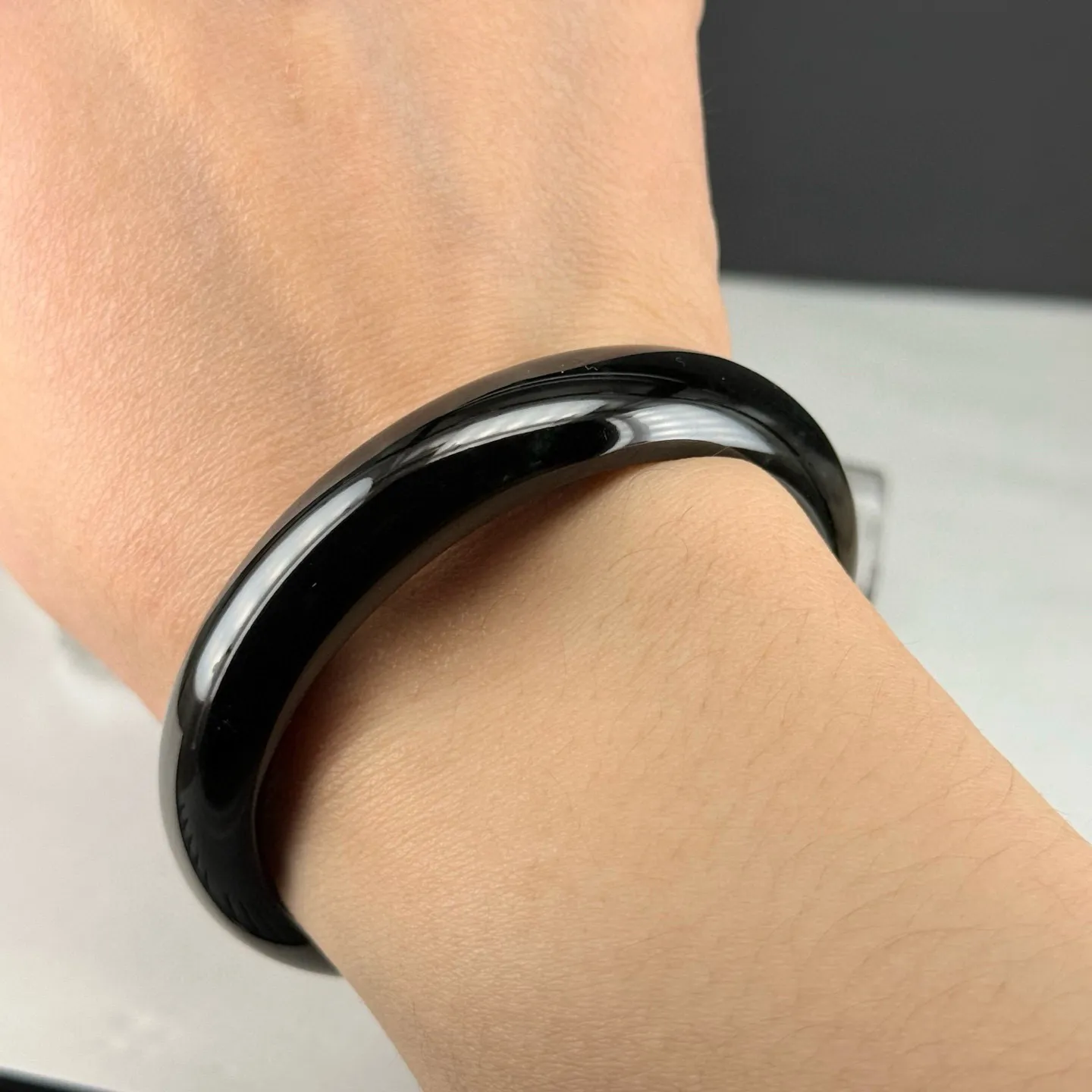 墨翠手镯 种好色正 黑度好 打灯通透 油性十足 圈口55.4