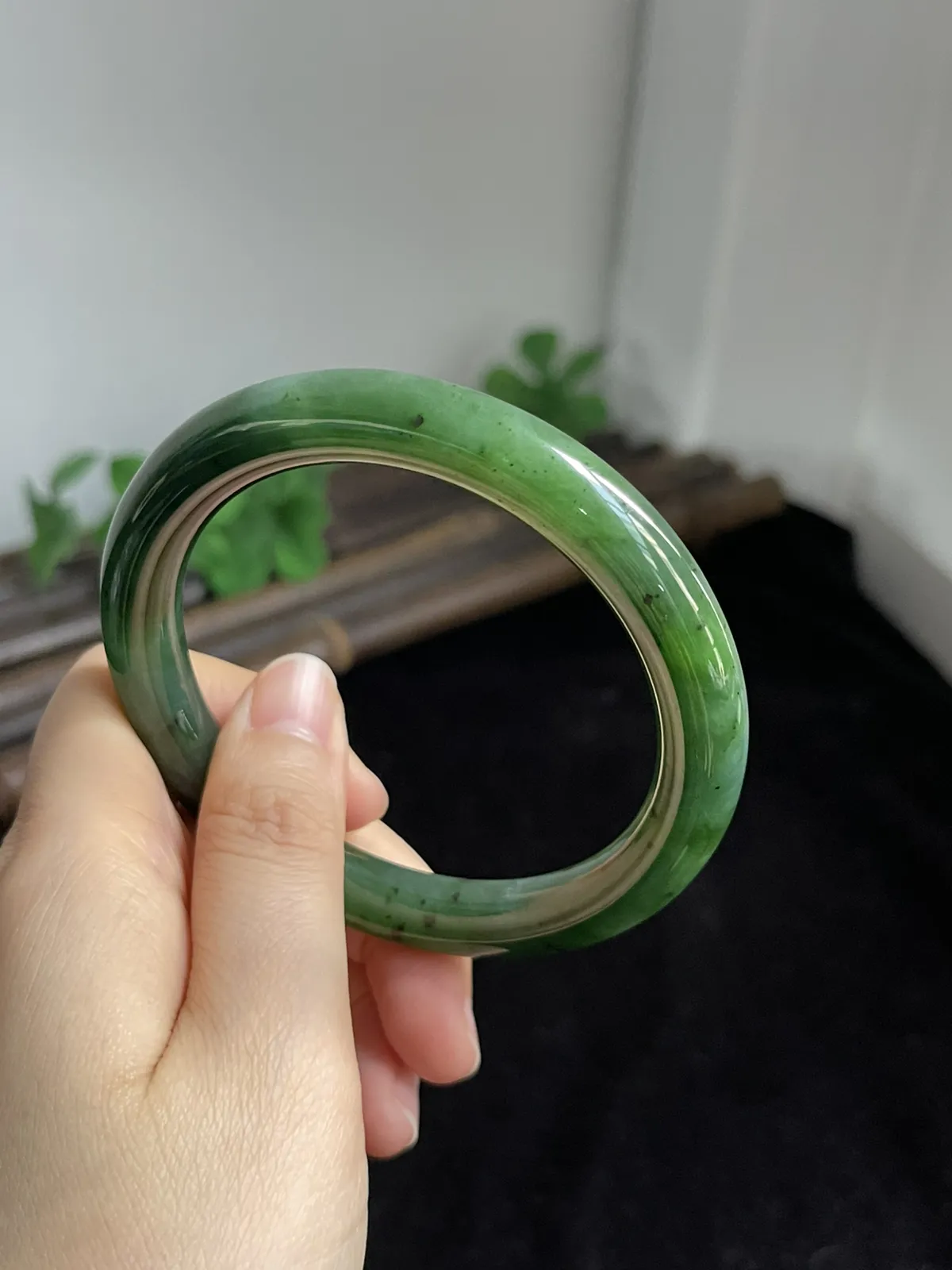 圆镯59.7圈口，和田玉（碧玉）手镯