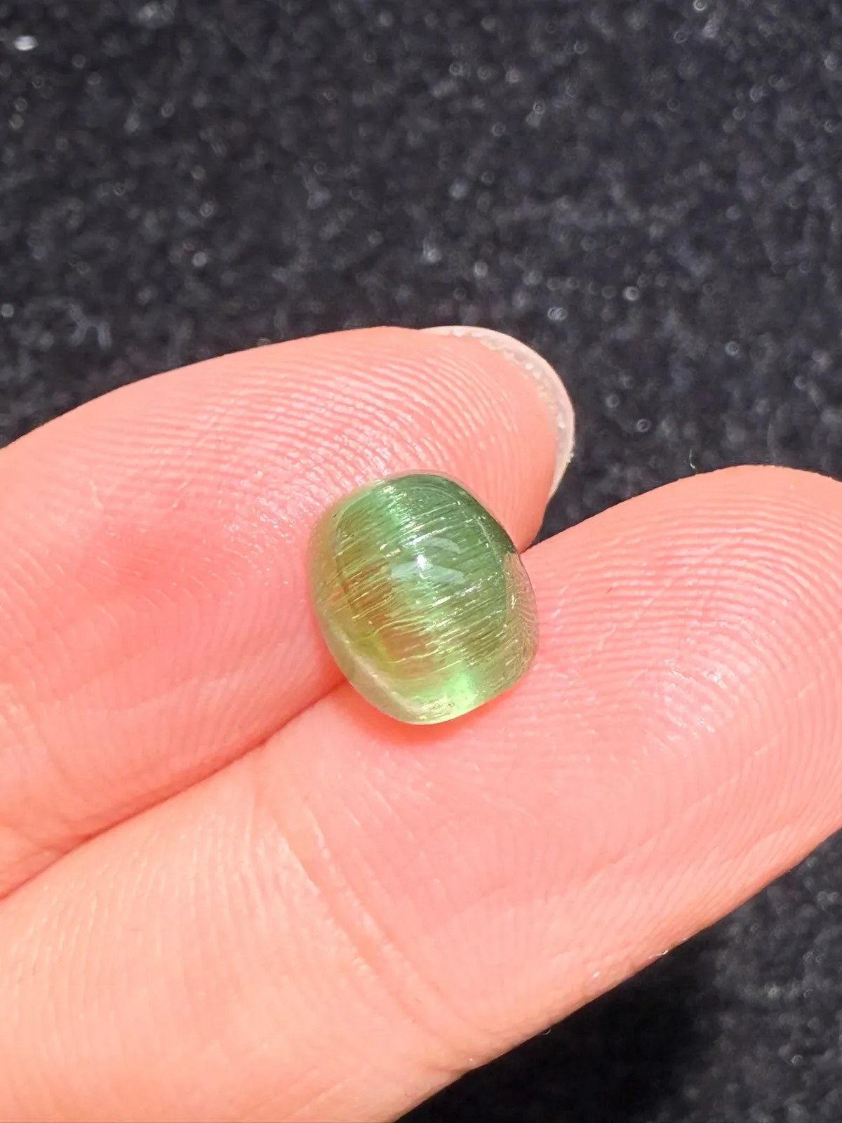 3.37克拉 西瓜碧玺猫眼裸石 猫眼效应犀利 晶体好[强][强] 水头十足 俏色系列可遇不可求 大约规格：8.7*7.4*6.1mm